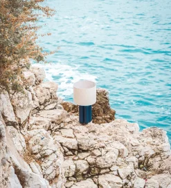 Lampe en bois bleu nuit et abat-jour en laine bouclé 57cm Charlotte - Cosin Paris