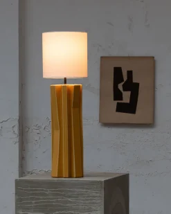Lampe en céramique jaune et abat-jour en lin blanc 25x25x82cm Yucca 3 - Serax
