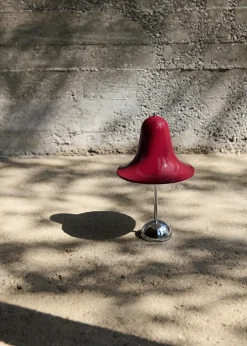 Lampe en métal rouge cerise 18cm Pantop - verpan
