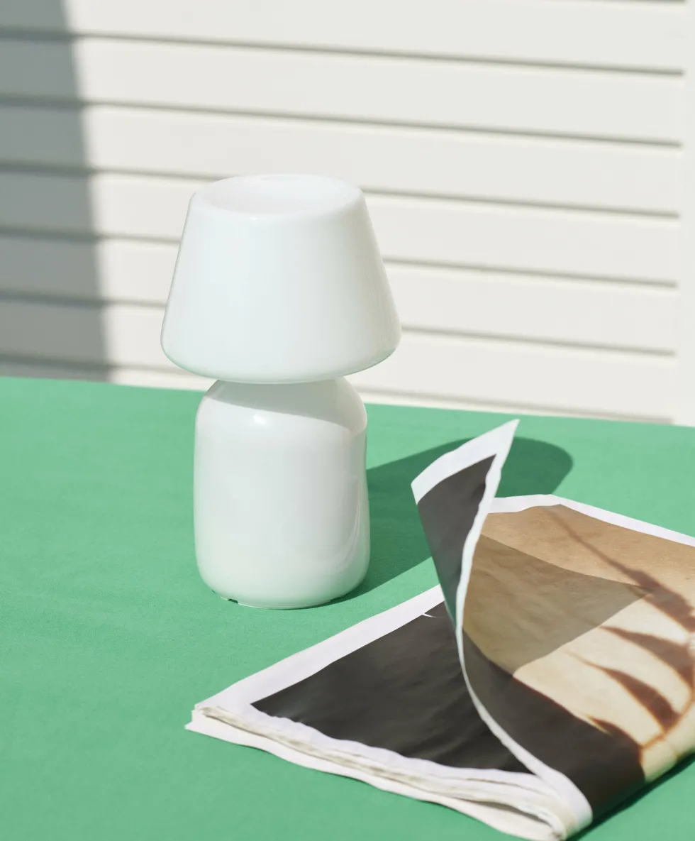 Lampe portable blanche Apollo - HAY