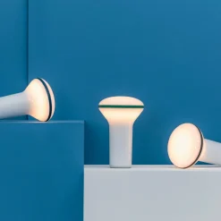 Lampe portable blanc opal et bleu foncé Buddy - Faro Barcelona