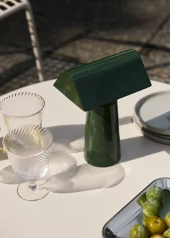 Lampe portable en acier vert forêt Caret MF1 - &tradition