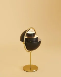 Lampe portable en laiton doré et métal noir Multi-Lite - Gubi