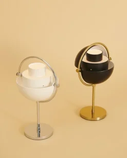 Lampe portable en laiton doré et métal noir Multi-Lite - Gubi