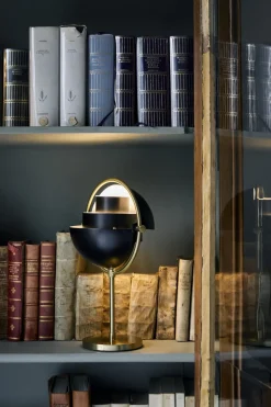 Lampe portable en laiton doré et métal noir Multi-Lite - Gubi