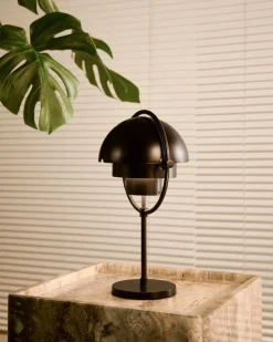Lampe portable en laiton noir et métal noir Multi-Lite - Gubi