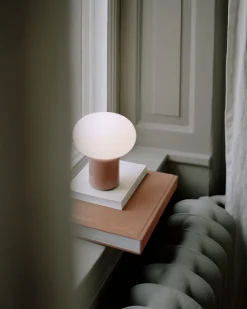 Lampe portable en polyéthylène terre rouge 18 cm Karl-Johan - New Works