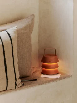 Lampe portable en sapin naturel Luver - Ferm Living