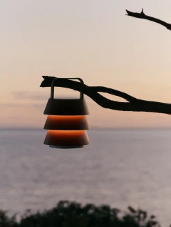 Lampe portable en sapin naturel Luver - Ferm Living