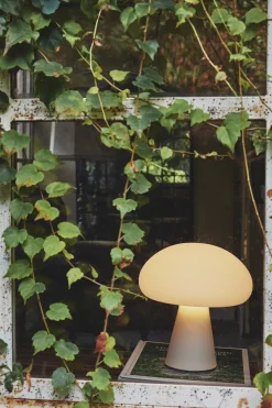 Lampe portable en verre dépoli 10x22x24cm Obello - Gubi