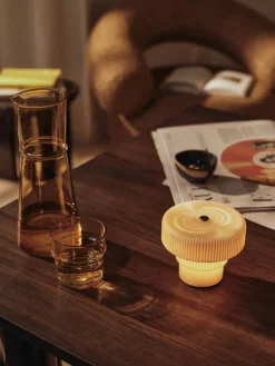 Lampe portable en verre peint beige 12x10,2cm Ripple - Ferm Living