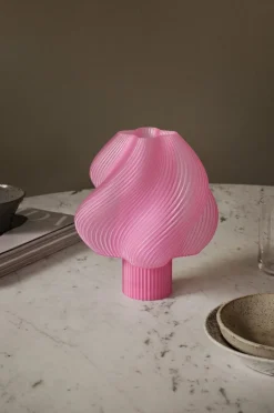 Lampe portable rose sorbet 23 cm Soft serve - Crème Atelier