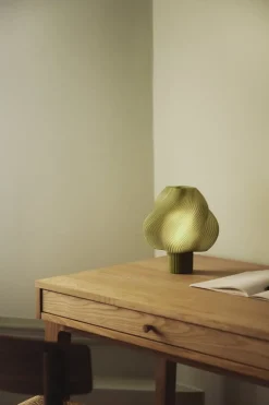 Lampe portable vert olive 23 cm Soft serve - Crème Atelier