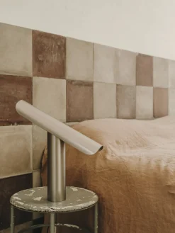 Lampe à poser en acier gris T - Frama