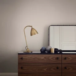Lampe à poser en laiton et métal noir bestlite 50 cm BL2 - Gubi