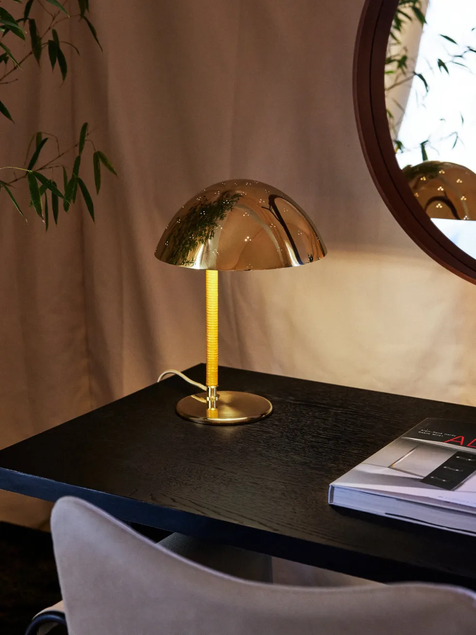 Lampe à poser en laiton poli 36,5 cm Modèle 9209 - Gubi