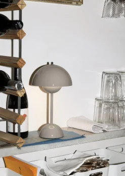 Lampe à poser sans fil grey beige Flowerpot VP9 - &tradition