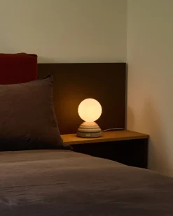 Lampe réveil en verre blanc mat et céramique blanc galet Wake - Tala