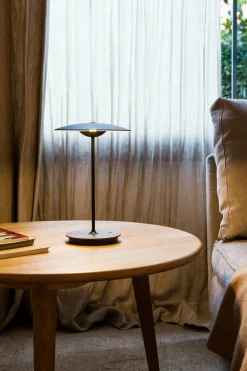 Lampe sans fil en laiton brossé et aluminium blanc Ginger 20 M - Marset