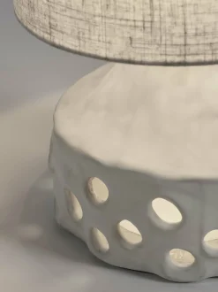Lampe à table en grès blanc et abat-jour beige Oya 02 - Serax