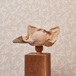 Lé de papier peint écru sur beige Loup - MUES Design