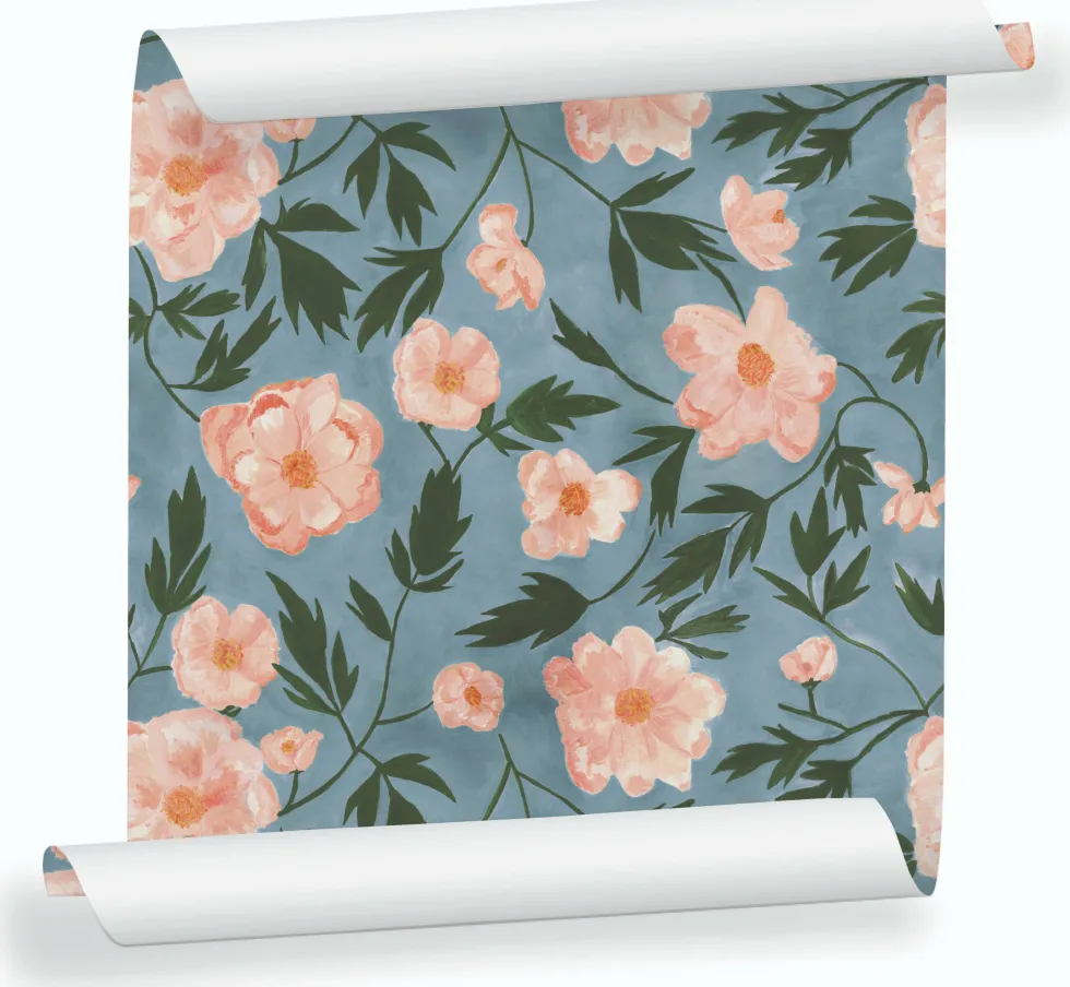 Lé de papier peint fleuri sur fond bleu clair Aude - Mues Design