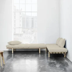 Lit de jour en bois naturel et coton beige Pace - Karup Design