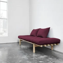 Lit de jour en bois naturel et coton violet Pace - Karup Design