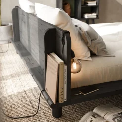 Lit en bois noir avec matelas écru et lampes de chevet 140x200cm Peek Comfort - Karup Design