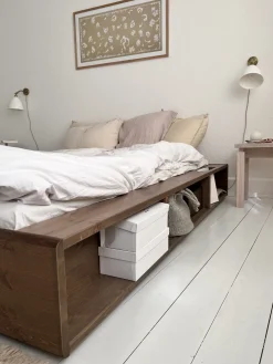 Lit en pin laqué marron foncé et tissu 180 x 200 cm Ziggy - Karup Design