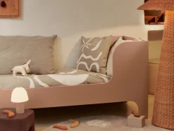 Lit pour enfant en bois rose 166x76x80cm Sill - Ferm Living