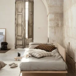 Lit une personne en bois de chêne vernis Kona - Ferm Living