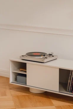 Meuble tv en acier gris amande 160cm Taro - noo.ma