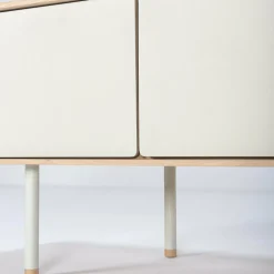 Meuble TV en chêne blanchi huilé et linoléum gris 45 x 200 cm Fina - Gazzda