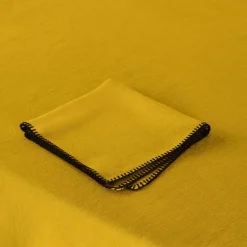 Nappe rectangulaire jaune ocre et feston noir 140 x 320 cm Nino - Madura