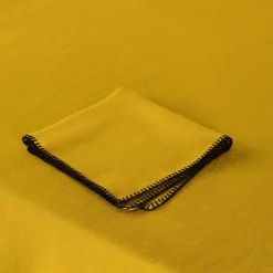 Nappe rectangulaire jaune ocre et feston 140 x 250 cm Nino - Madura