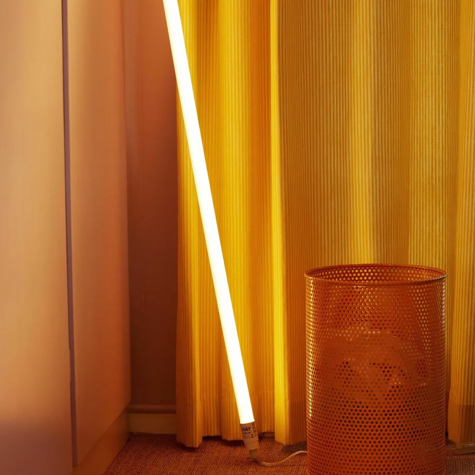 Néon tube led jaune 150 cm Neon - HAY