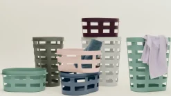 Panier de linge en plastique recyclé bleu 57,5 x 37,5 x 24,5cm Basket - HAY