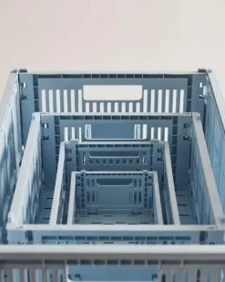 Panier en plastique recyclé bleu ciel 26,5 x 34,5 x 14 cm Colour Crate - HAY