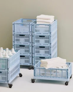 Panier en plastique recyclé bleu ciel 26,5 x 34,5 x 14 cm Colour Crate - HAY