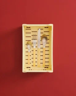 Panier en plastique recyclé jaune clair 26,5 x 17 x 10,5 cm Colour Crate - HAY