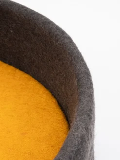 Panier rond pour chat en laine anthracite et ocre 40cm Kuno - Myfelt