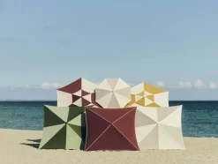 Parasol hexagonal blanc et jaune 300x300x240cm Terrazza - HAY