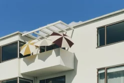 Parasol octogonal blanc cassé et gris 200x200x223cm Terrazza - HAY
