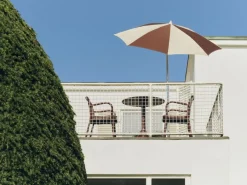 Parasol octogonal blanc et bordeaux 200x200x223cm Terrazza - HAY