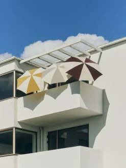 Parasol octogonal blanc et bordeaux 200x200x223cm Terrazza - HAY