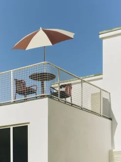 Parasol octogonal blanc et bordeaux 200x200x223cm Terrazza - HAY