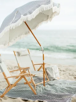 Parasol rond en tissu à rayures bleu marine Laurens Stripe The Premium - Business & Pleasure