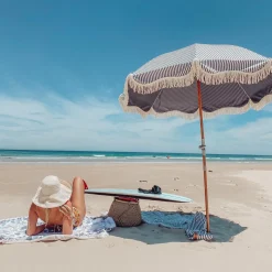 Parasol rond en tissu à rayures bleu marine Laurens Stripe The Premium - Business & Pleasure
