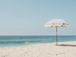 Parasol rond en tissu à rayures bleu marine Laurens Stripe The Premium - Business & Pleasure